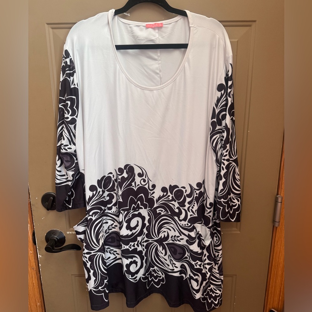 Elegant Black and White Women's Top
